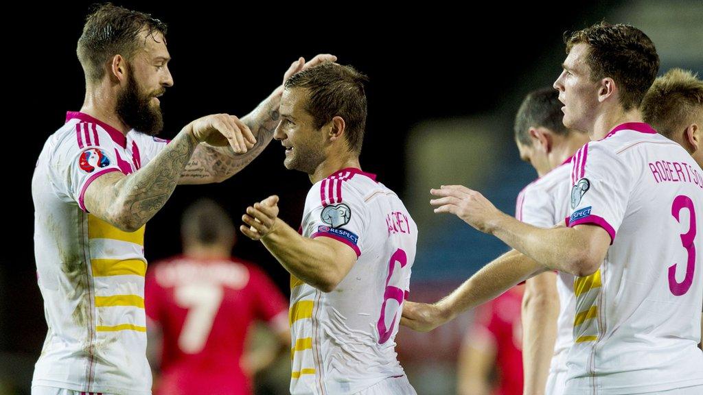 Steven Fletcher congratulates Shaun Maloney on his goal