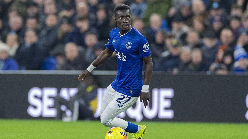 Idrissa Gueye wearing leggings