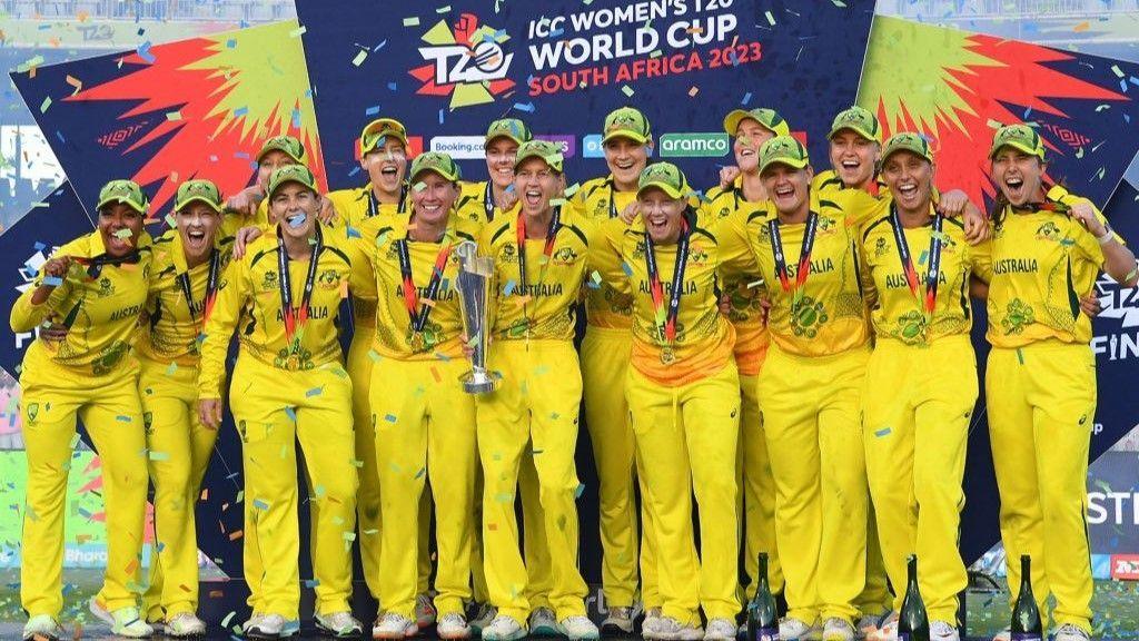 Australia celebrate winning the 2023 Women's T20 World Cup