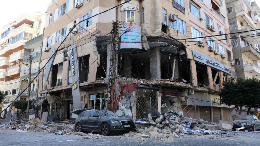 Damaged building following an Israeli strike targeted a branch of the Hezbollah-linked Al-Qard Al-Hassan financial association in the southern Lebanese city of Tyre (21 October 2024)