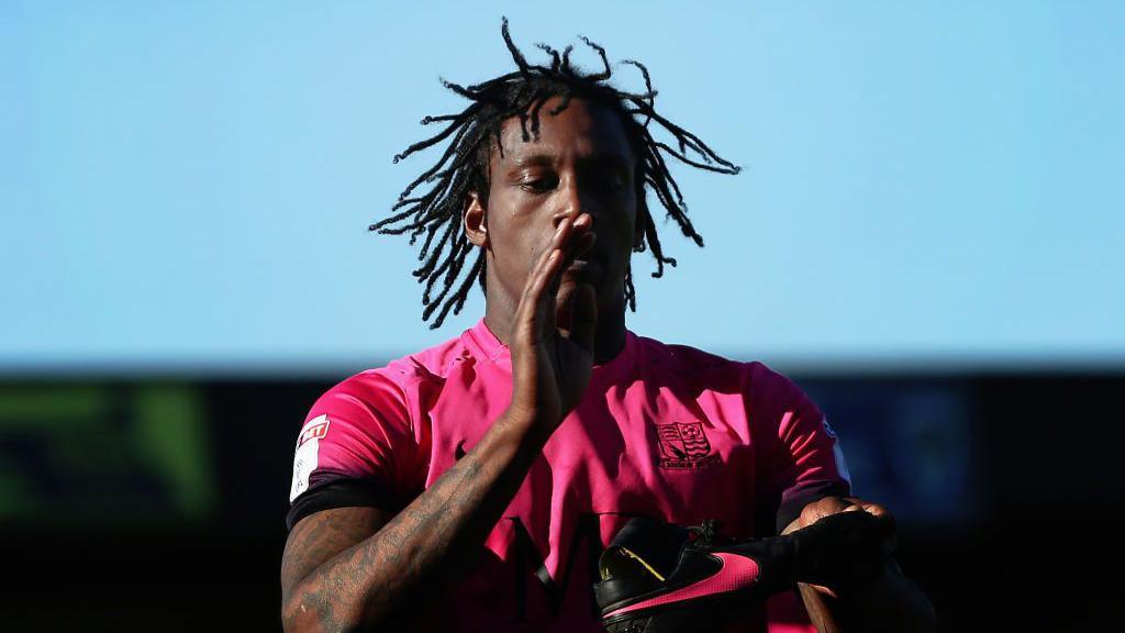 Nile Ranger celebrating scoring a goal for Southend United in 2021