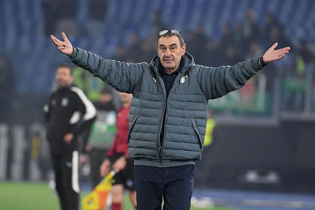 Maurizio Sarri with his hands in the air