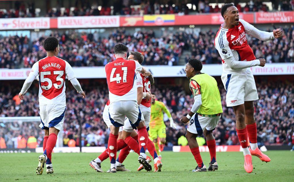 Arsenal players celebrate after retaking the lead in second-half stoppage time against Leicester in the Premier League