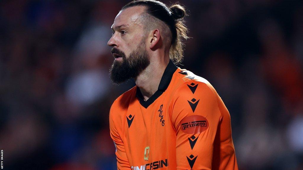 Steven Fletcher looks on at Dundee United