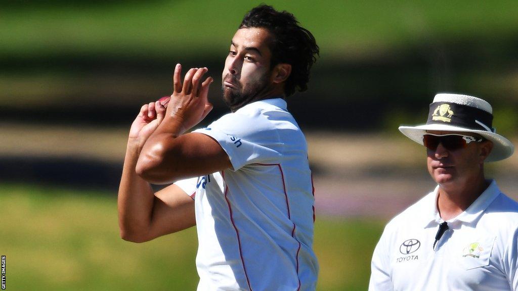 Wes Agar bowling in a Sheffield Shield match