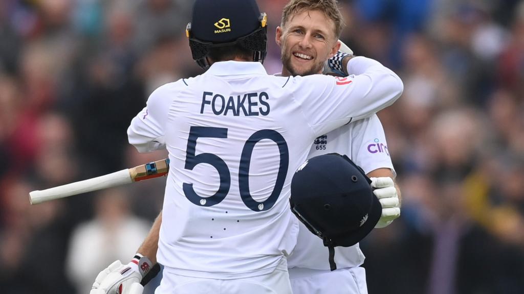 Ben Foakes and Joe Root embrace