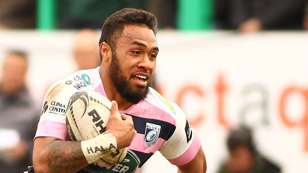 Willis Halaholo heads for the line