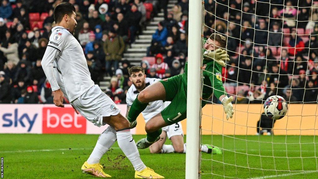 Joel Piroe taps in his 10th goal of the season