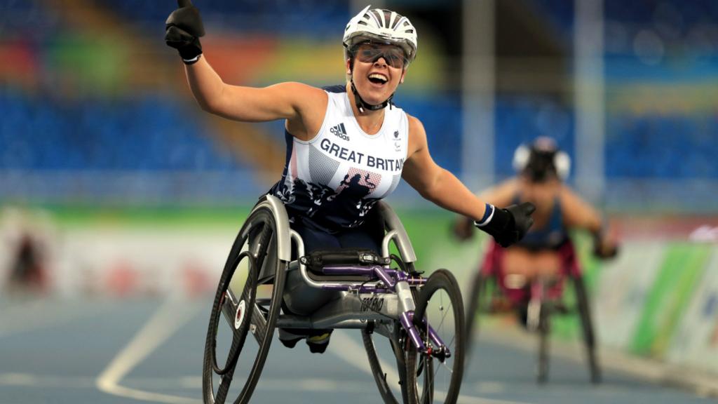 Hannah Cockroft celebrates after winning the T34 400m