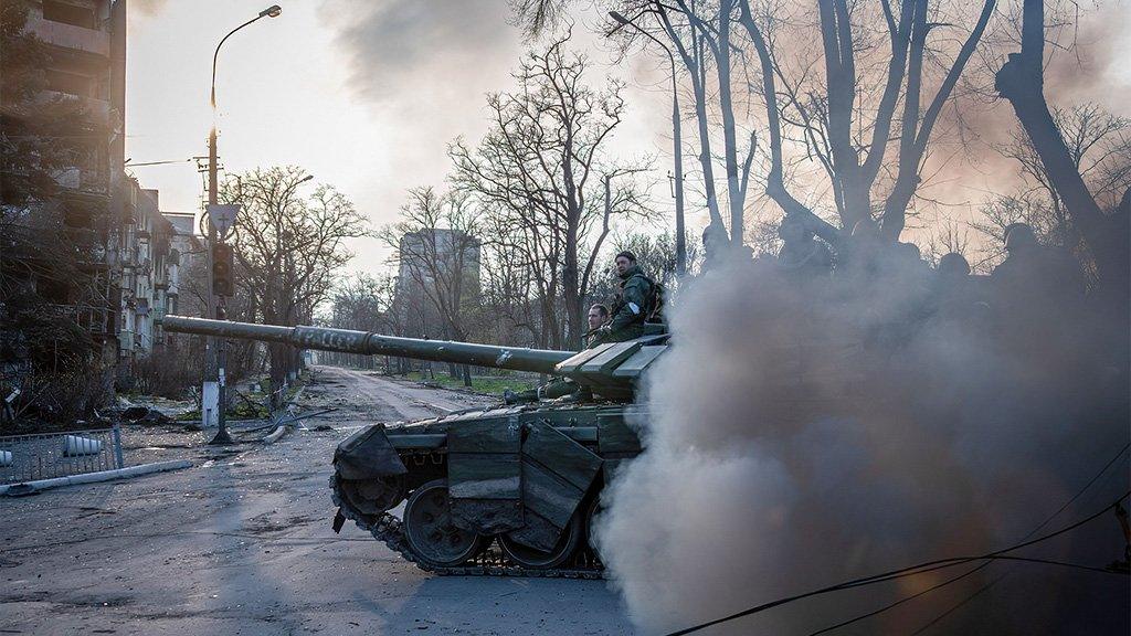 A pro-Russian tank lets out a cloud of diesel smoke as it moves towards the Azovstal works, Mariupol