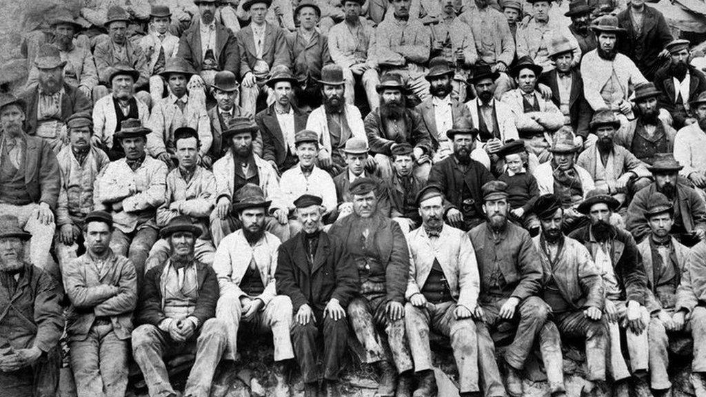 Old photo of Dorothea Quarry workers