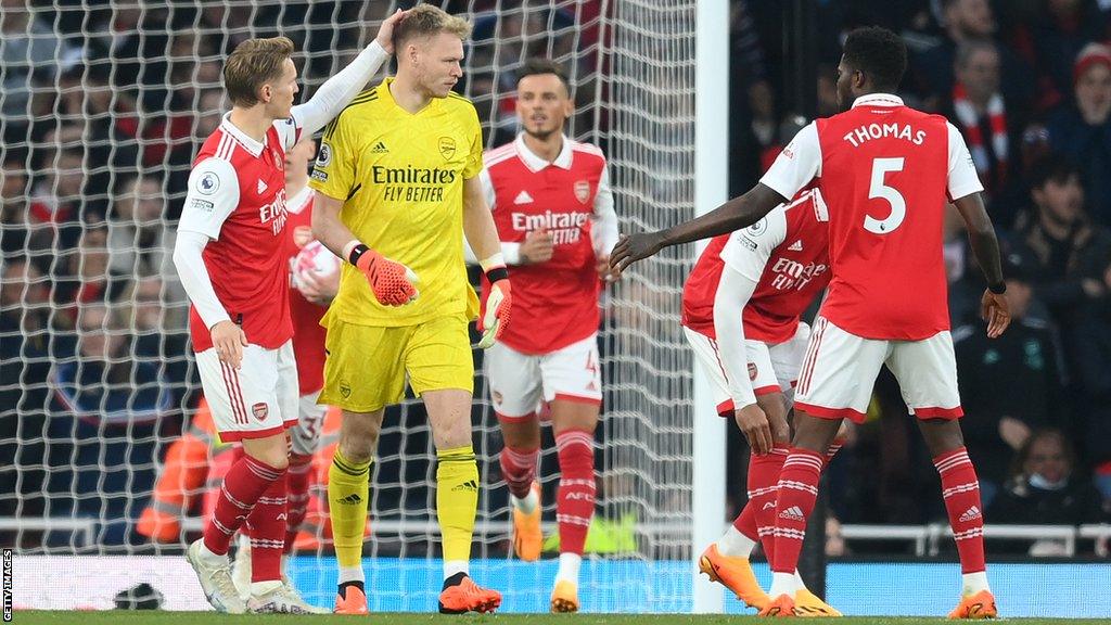 Arsenal players encourage Aaron Ramsdale after going 1-0 down