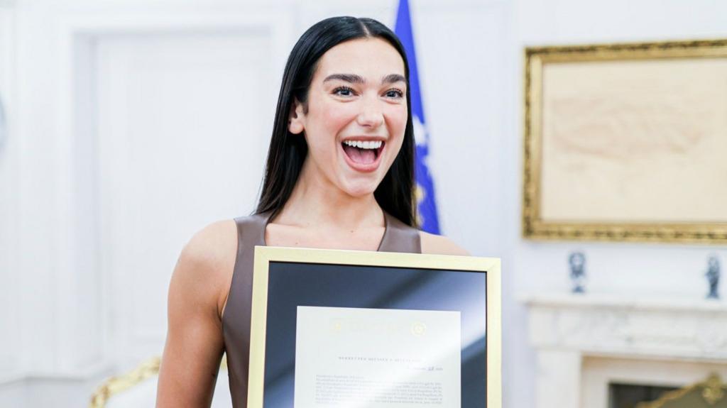 Dua Lipaga Kosova fuqaroligi berildi