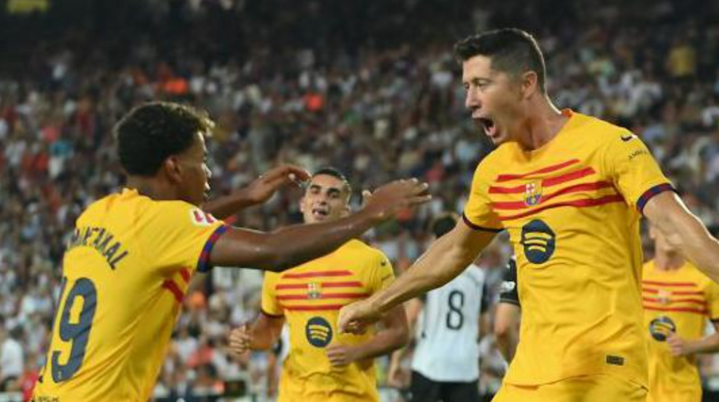 Robert Lewandowski celebrates for Barcelona