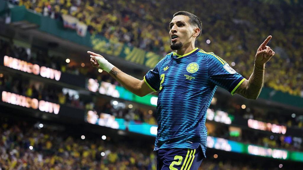 Daniel Muñoz celebra un gol