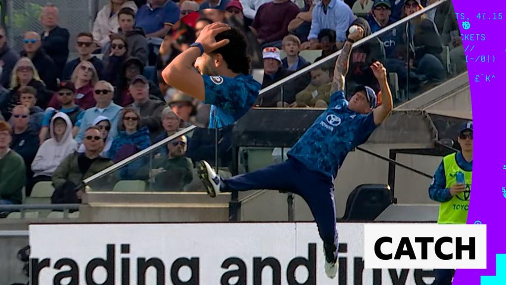 Carse's 'superb' one-handed catch shocks bowler Mahmood