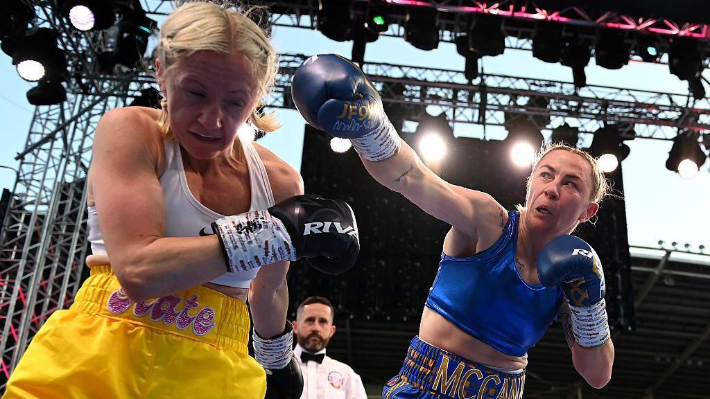 bbc.co.uk - BBC Sport - Belfast's Lewis Crocker takes on Limerick's Paddy Donovan for the vacant IBF Welterweight World Title.