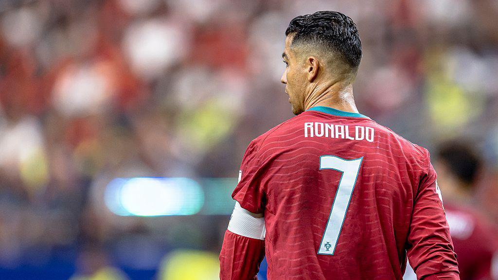 Ronaldo with his back turned to the camera number 7 Portugal shirt on