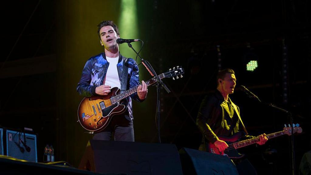 NEWPORT, ISLE OF WIGHT - JUNE 10: Kelly Jones of Stereophonics performs on stage at Isle Of Wight Festival 2016 at Seaclose Park on June 9, 2016 in Newport, Isle of Wight. 