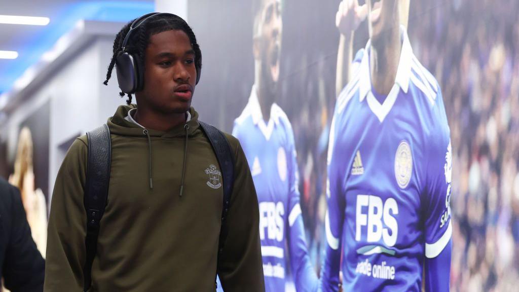 Jayden Meghoma of Southampton arrives at a stadium