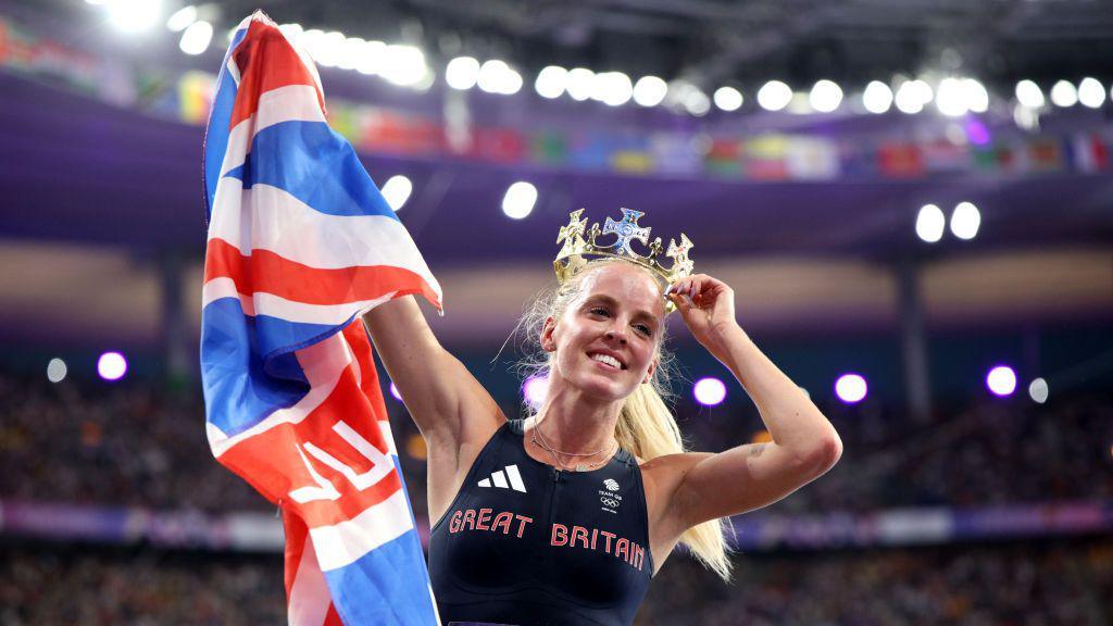 Keely Hodgkinson celebrates winning 800m final at Paris Olympics.