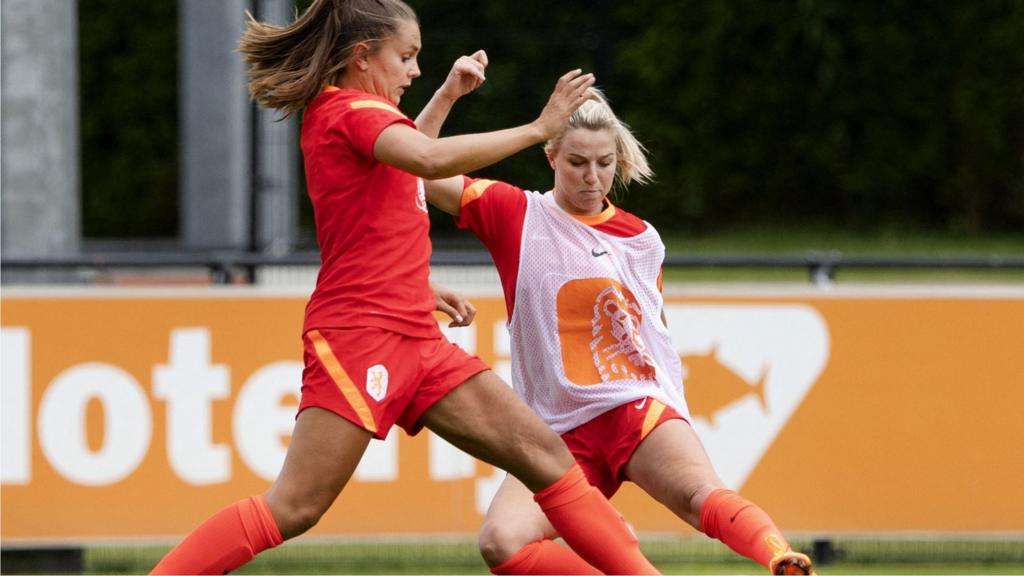 Netherlands' midfielder Lieke Martens and midfielder Jackie Groenen