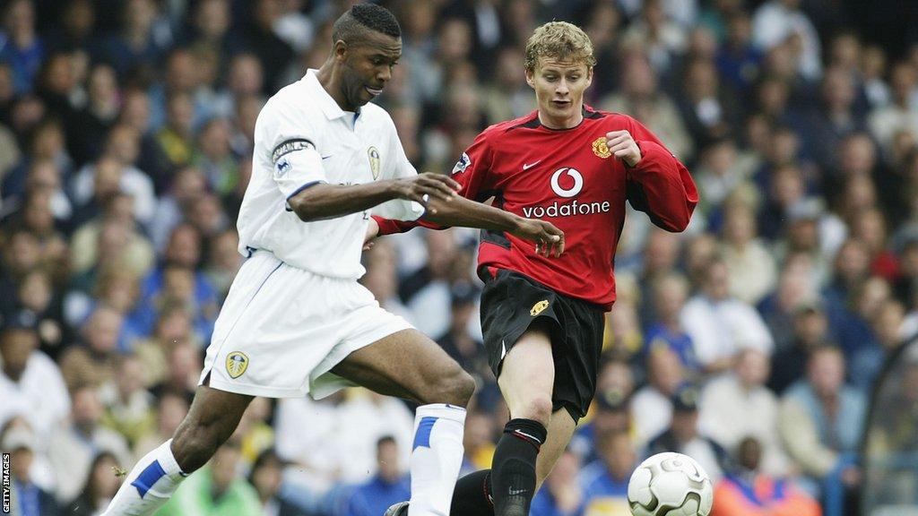 Lucas Radebe challenging for a ball against Manchester United's Ole Gunnar Solskjaer