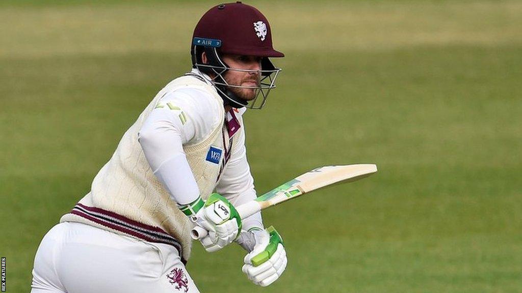 Steven Davies running with the bat during a game for Somerset