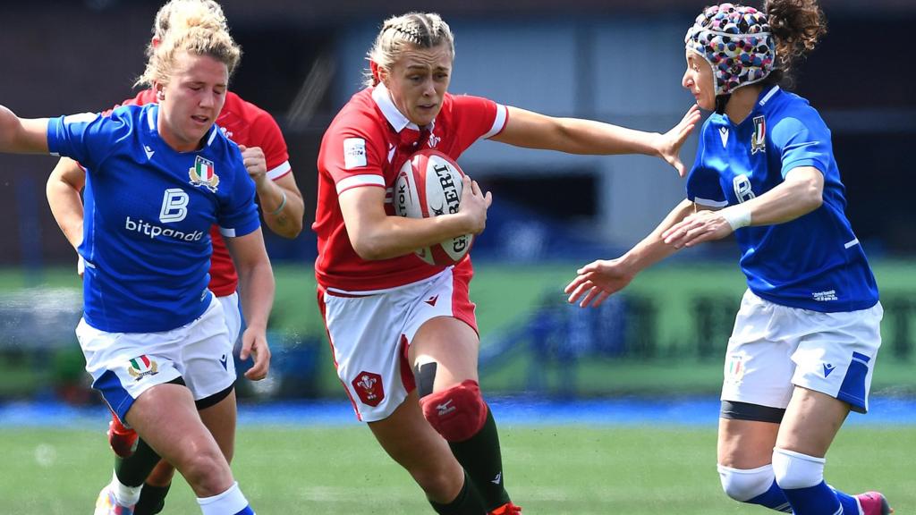 Hannah Jones of Wales makes a break