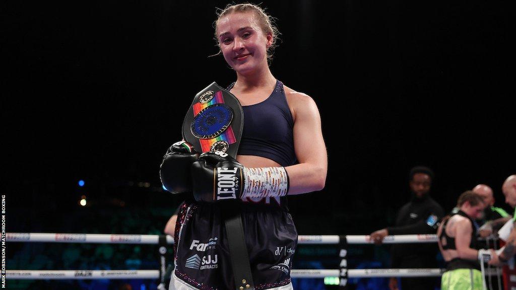 Rhiannon Dixon celebrates with Commonwealth belt after beating Vicky Wilkinson