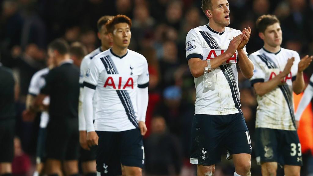 Tottenham players look dejected