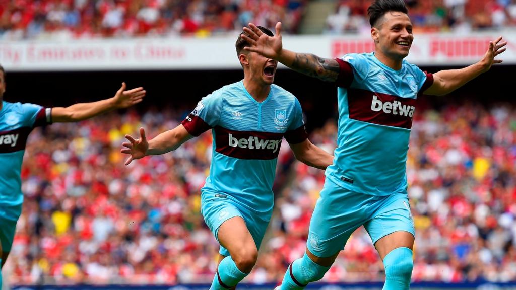 Mauro Zarate celebrates