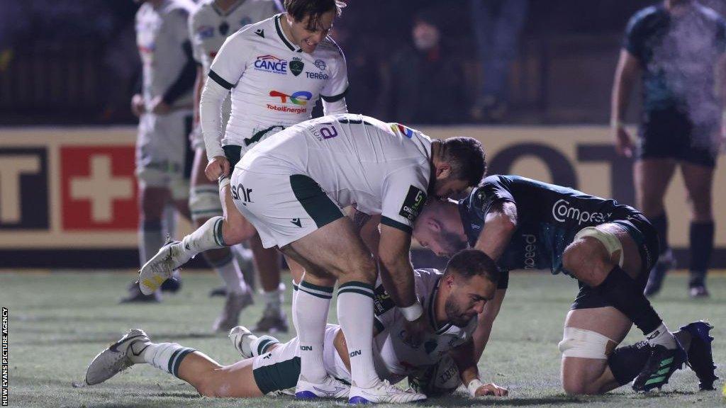 Pau scoring against Dragons at Rodney Parade