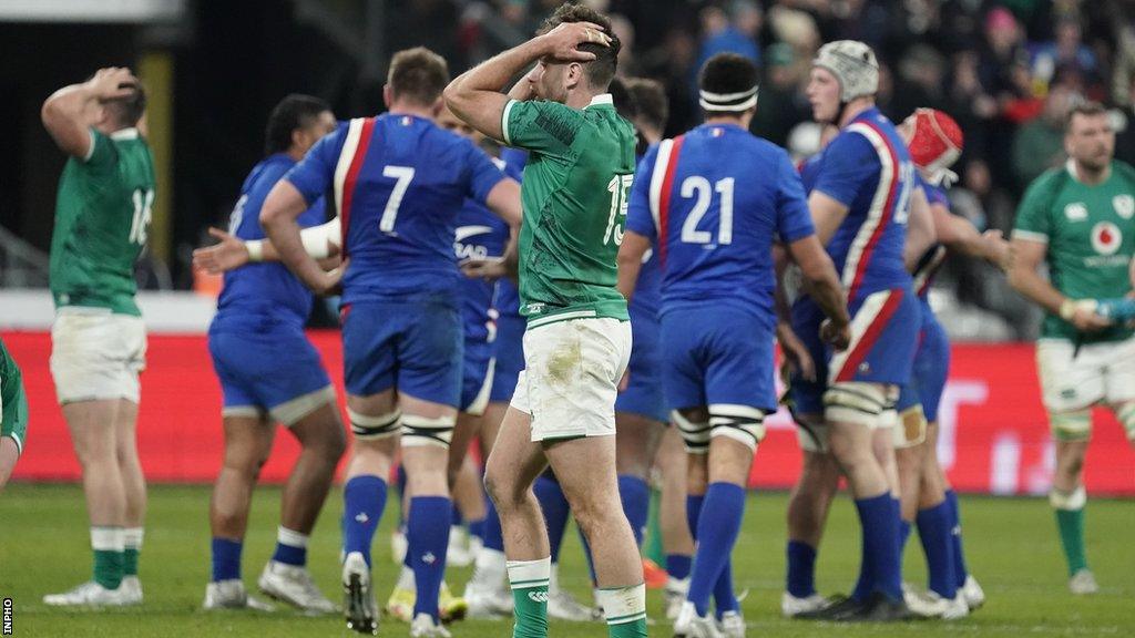 Hugo Keenan dejected after France won in Paris