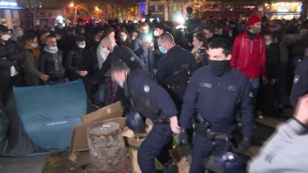 Police dismantling migrant camp, 24 Nov 20