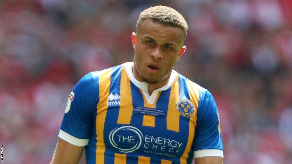 Carlton Morris playing for Shrewsbury in the 2018 League One play-off final