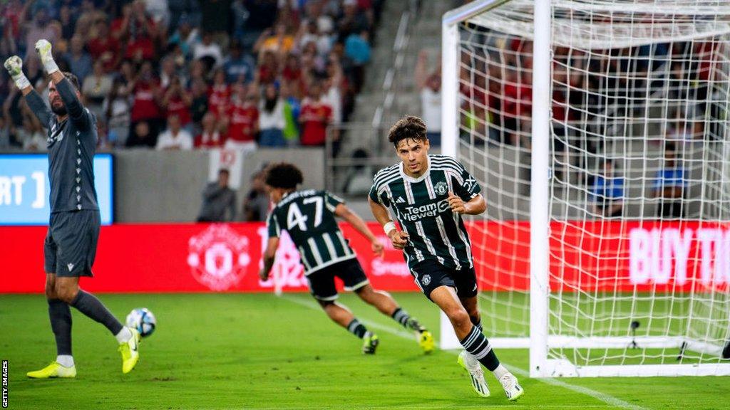 Marc Jurado responded for Manchester United, making the score 2-1 at half-time