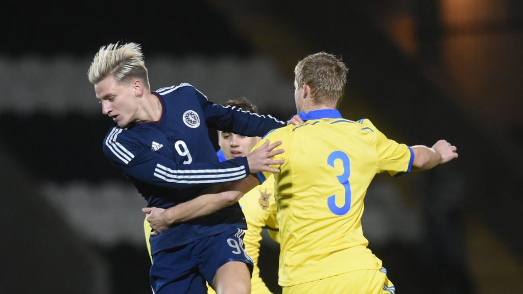 Jason Cummings in action for Scotland Under-21s