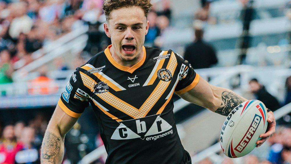 Elliot Wallis in action for Castleford