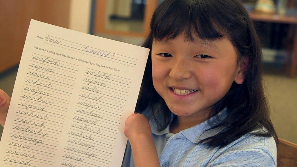 Sara Hinesley A girl with stellar handwriting but no hands BBC(02)