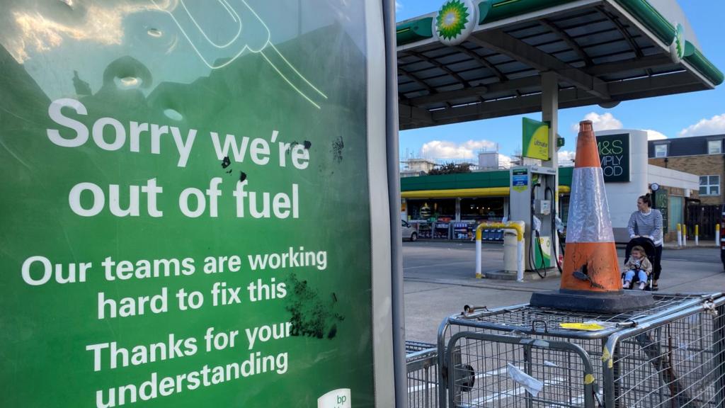 Sign apologising for a petrol station being out of fuel