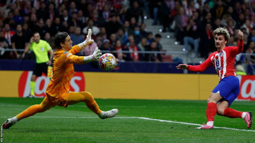 Antoine Griezmann scores for Atletico