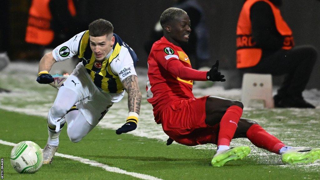 Fenerbahce's Ryan Kent and Nordsjaelland's Mohamed Diomande