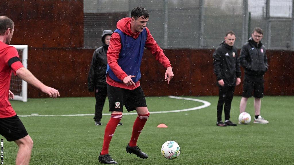 Callum Davidson dribbling the ball