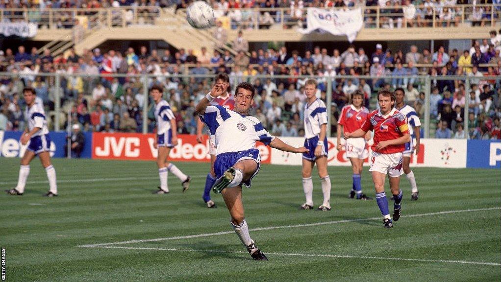 John Harkes clears the ball against Czechoslovakia