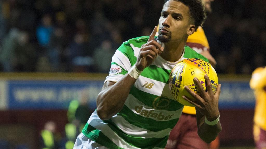 Celtic's Scott Sinclair celebrates his equaliser