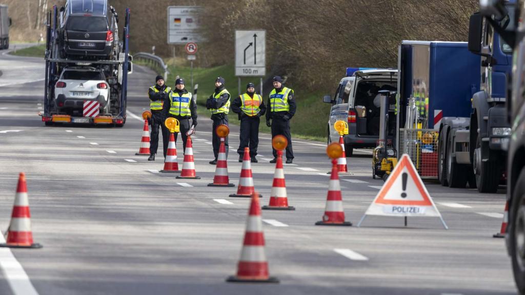 German Federal police officers check vehicles at the border to France, due to the Coronovirus pandemic, in Neulauterburg near Karlsruhe, Germany, 13 March 2020. EPA