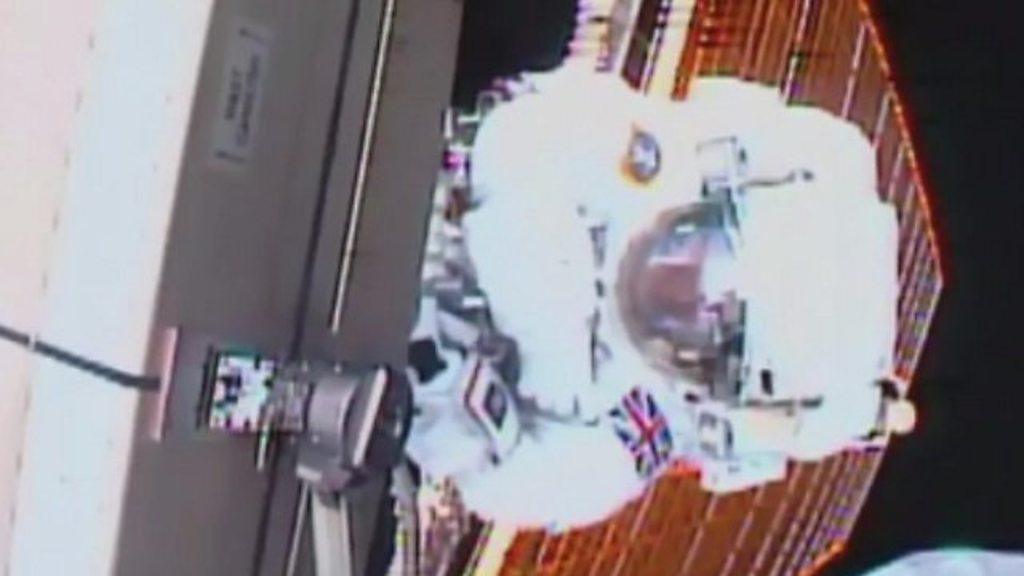 Tim Peake points at Union flag