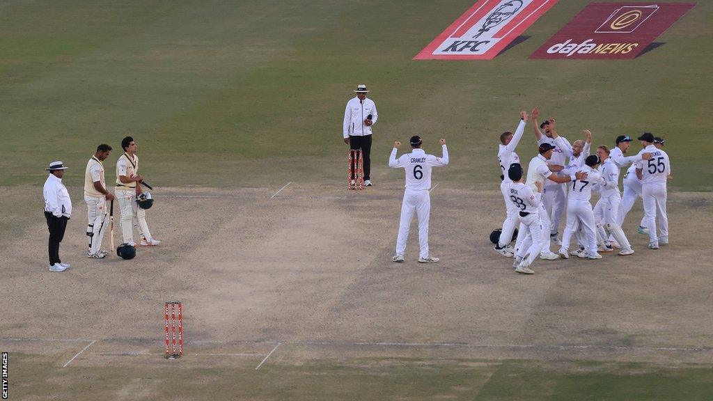 England celebrating the decisive wicket against Pakistan