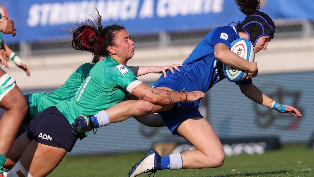 Natsja Behan tackles Michela Sillari